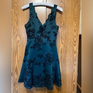 Trixxie Juniors Formal Dress Floral MIDI Ruffled Formal Size Small Deep Green